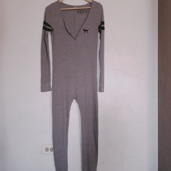 💕 VS Onesie - Picture 3 of 6